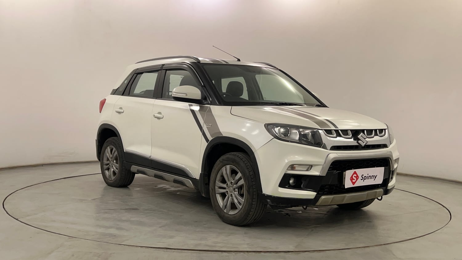 Used 2017 Maruti Suzuki Vitara Brezza [2016-2020] ZDi Plus Diesel Manual exterior RIGHT FRONT CORNER VIEW