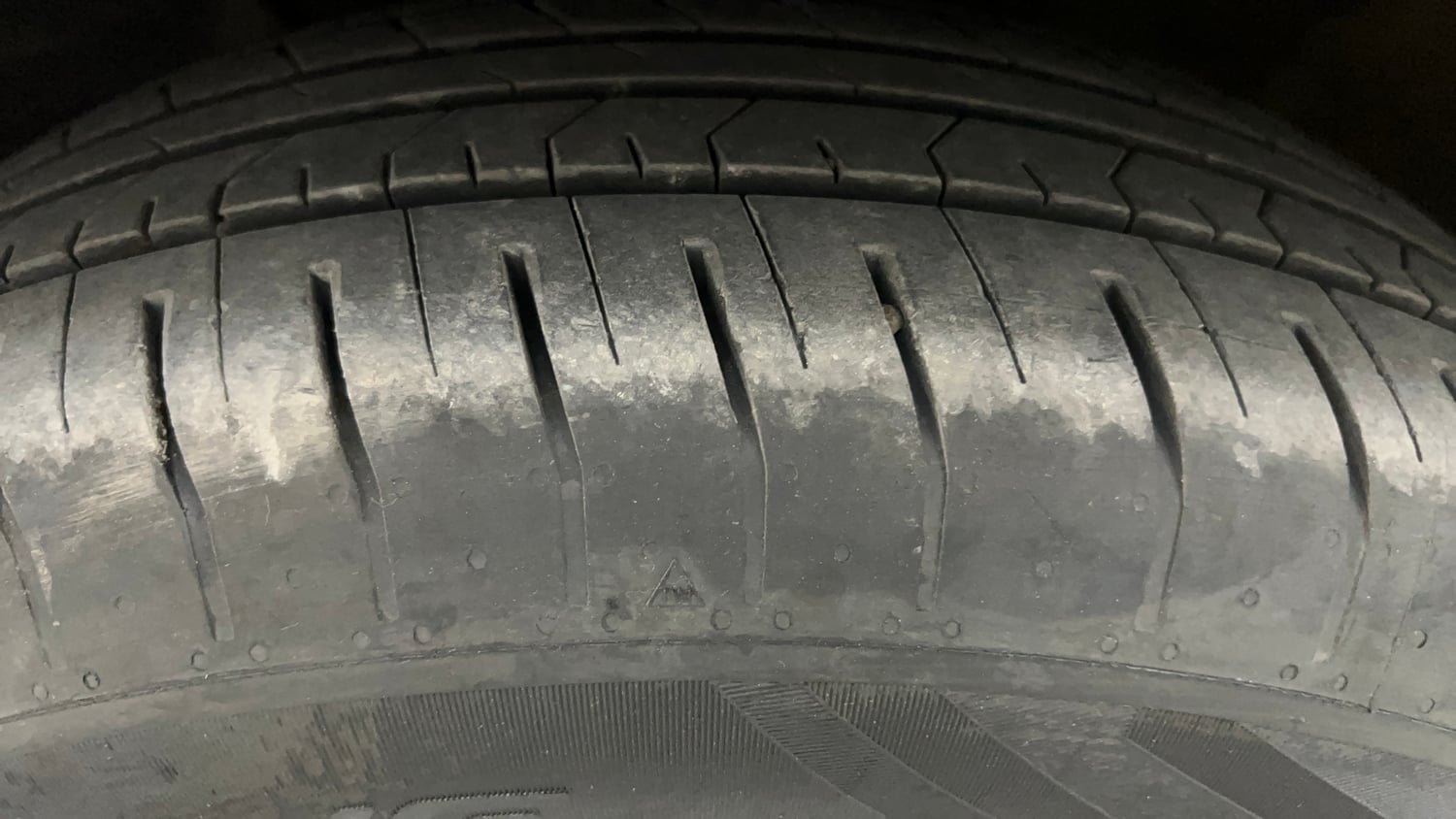 Used 2026 Kia Carens Premium (O) 1.5 Petrol 7 STR Petrol Manual tyres LEFT FRONT TYRE TREAD VIEW