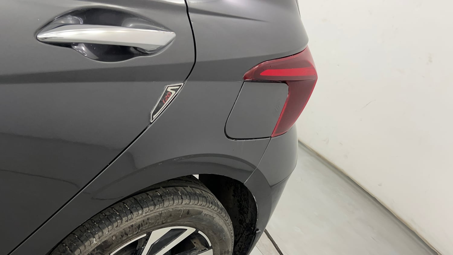 Used 2025 Hyundai New i20 Asta (O) 1.2 IVT Petrol Automatic dents MINOR SCRATCH