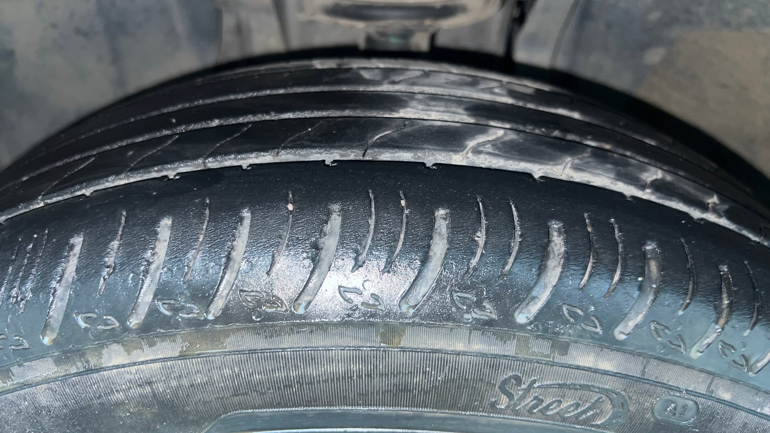 Used 2021 Nissan Magnite XV Turbo Petrol Manual tyres LEFT FRONT TYRE TREAD VIEW
