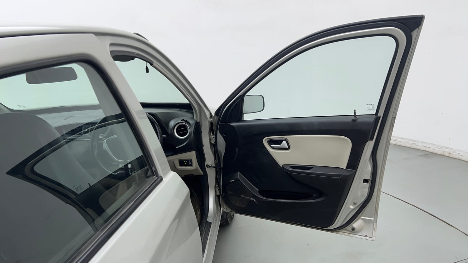 Used 2023 Maruti Suzuki Alto 800 LXi (O) CNG Cng Manual interior RIGHT FRONT DOOR OPEN VIEW