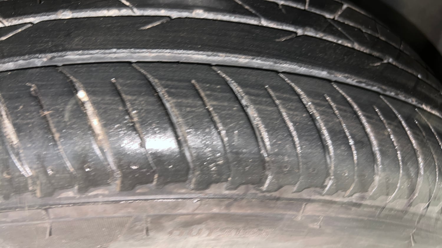 Used 2025 Renault Kiger RXL Petrol Manual tyres RIGHT FRONT TYRE TREAD VIEW