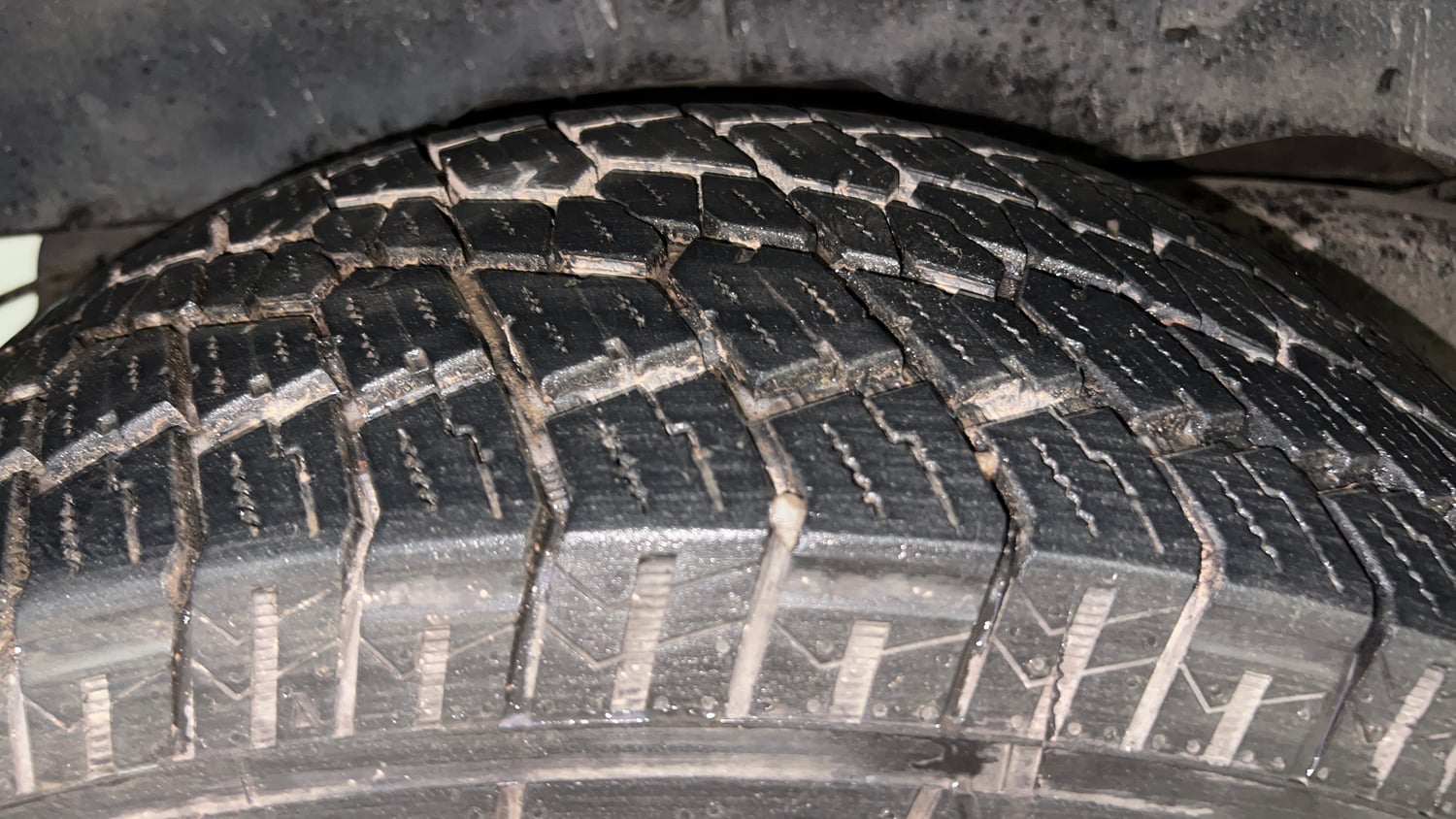 Used 2023 mahindra Thar LX Hard Top Petrol MT 4WD Petrol Manual tyres RIGHT REAR TYRE TREAD VIEW