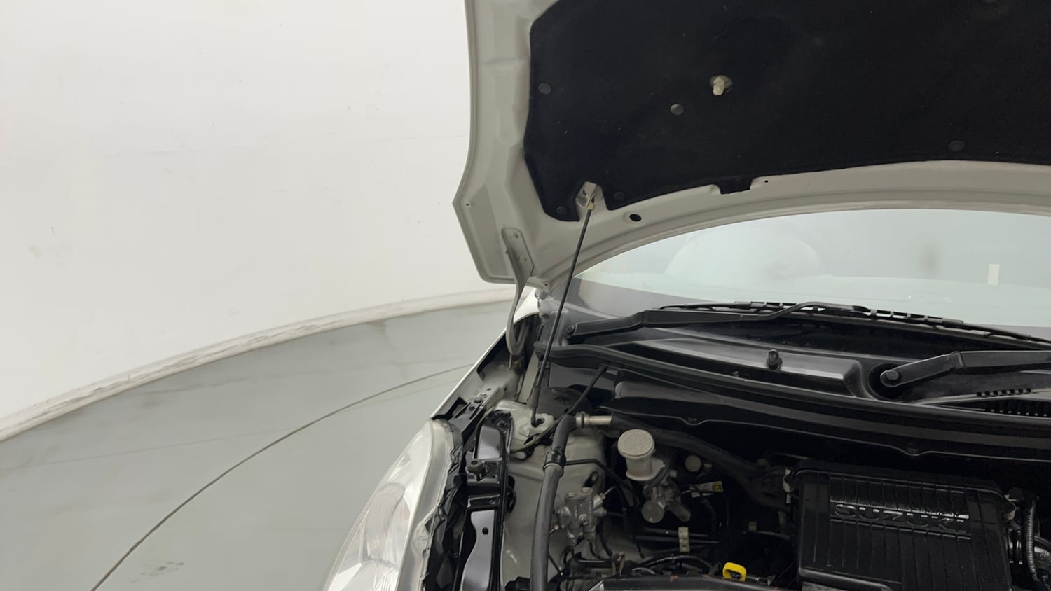 Used 2017 Maruti Suzuki Swift Lxi (O) Petrol Manual engine ENGINE RIGHT SIDE HINGE & APRON VIEW