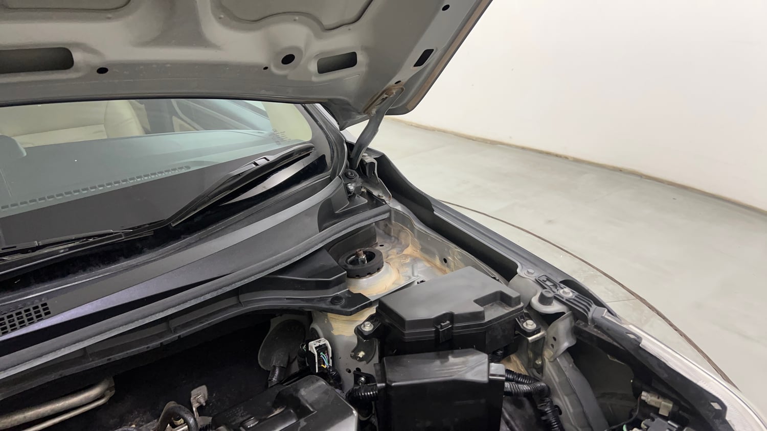 Used 2023 Honda Amaze VX MT 1.2 Petrol Petrol Manual engine ENGINE LEFT SIDE HINGE & APRON VIEW