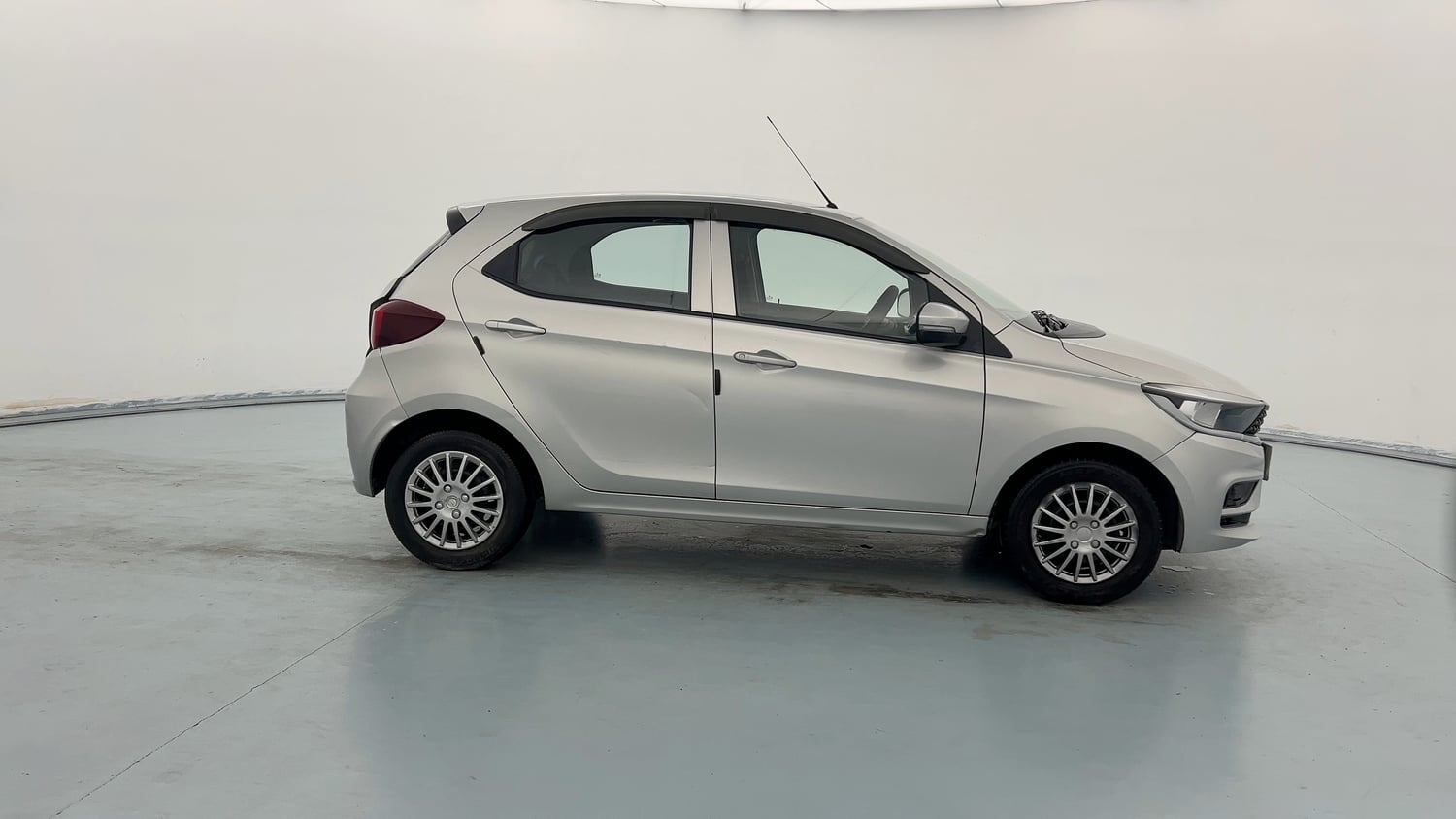Used 2020 Tata Tiago XT Petrol Manual exterior RIGHT SIDE VIEW