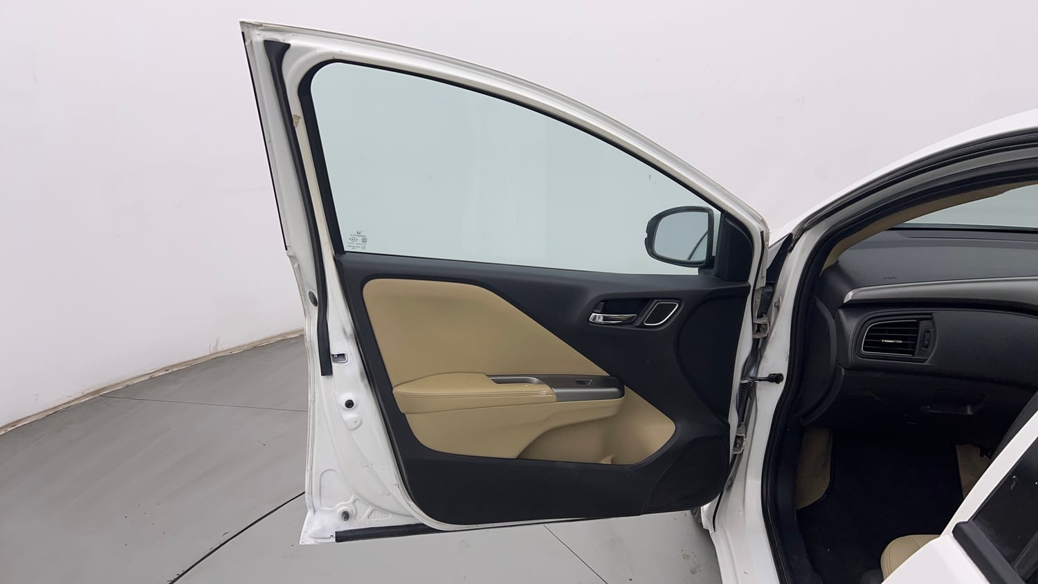 Used 2017 Honda City VX CVT Petrol Petrol Automatic interior LEFT FRONT DOOR OPEN VIEW
