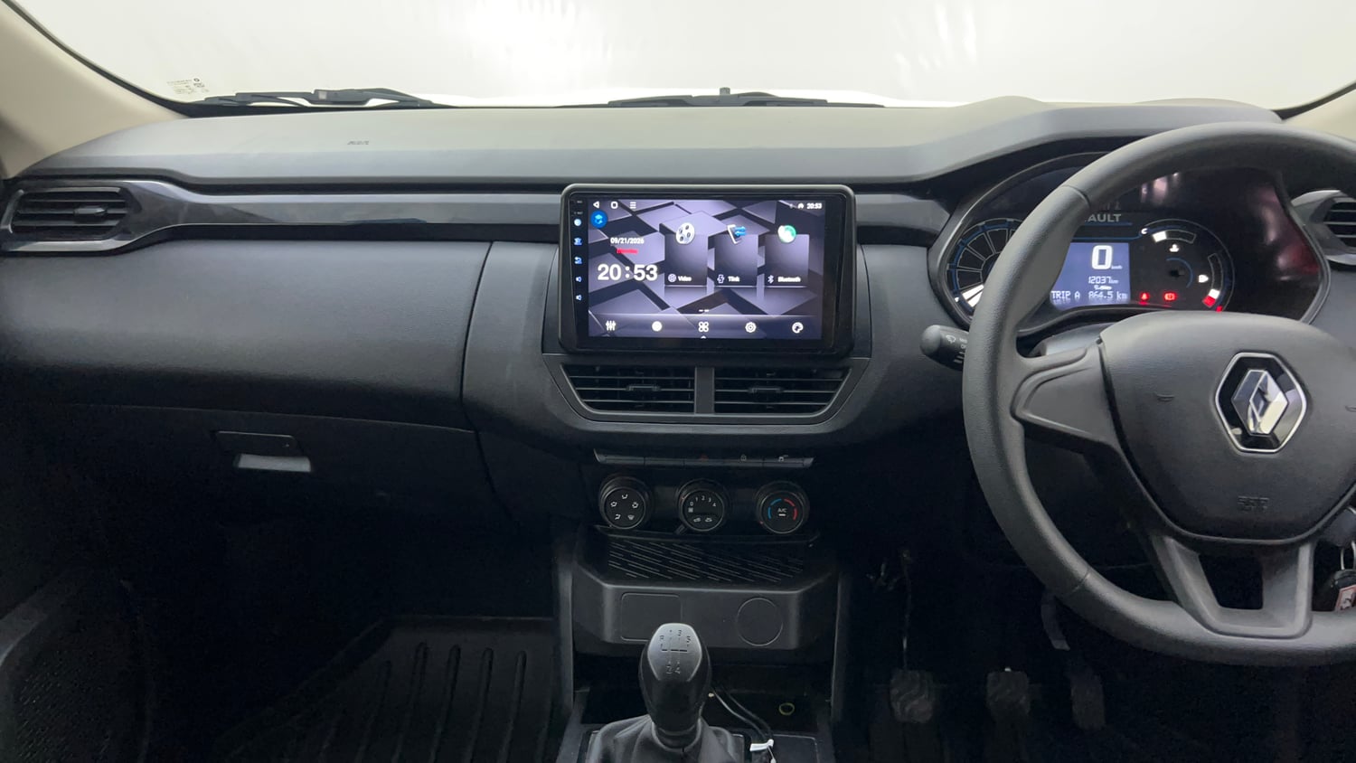 Used 2025 Renault Kiger RXL Petrol Manual interior MUSIC SYSTEM & AC CONTROL VIEW