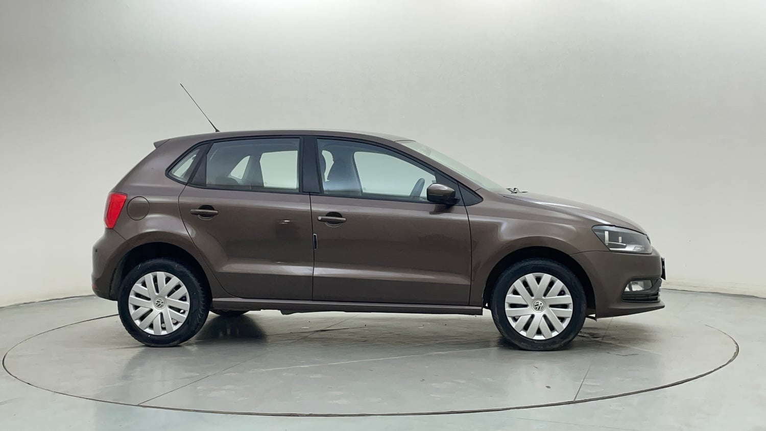 Used 2016 Volkswagen Polo Comfortline 1.2L (P) Petrol Manual exterior RIGHT SIDE VIEW