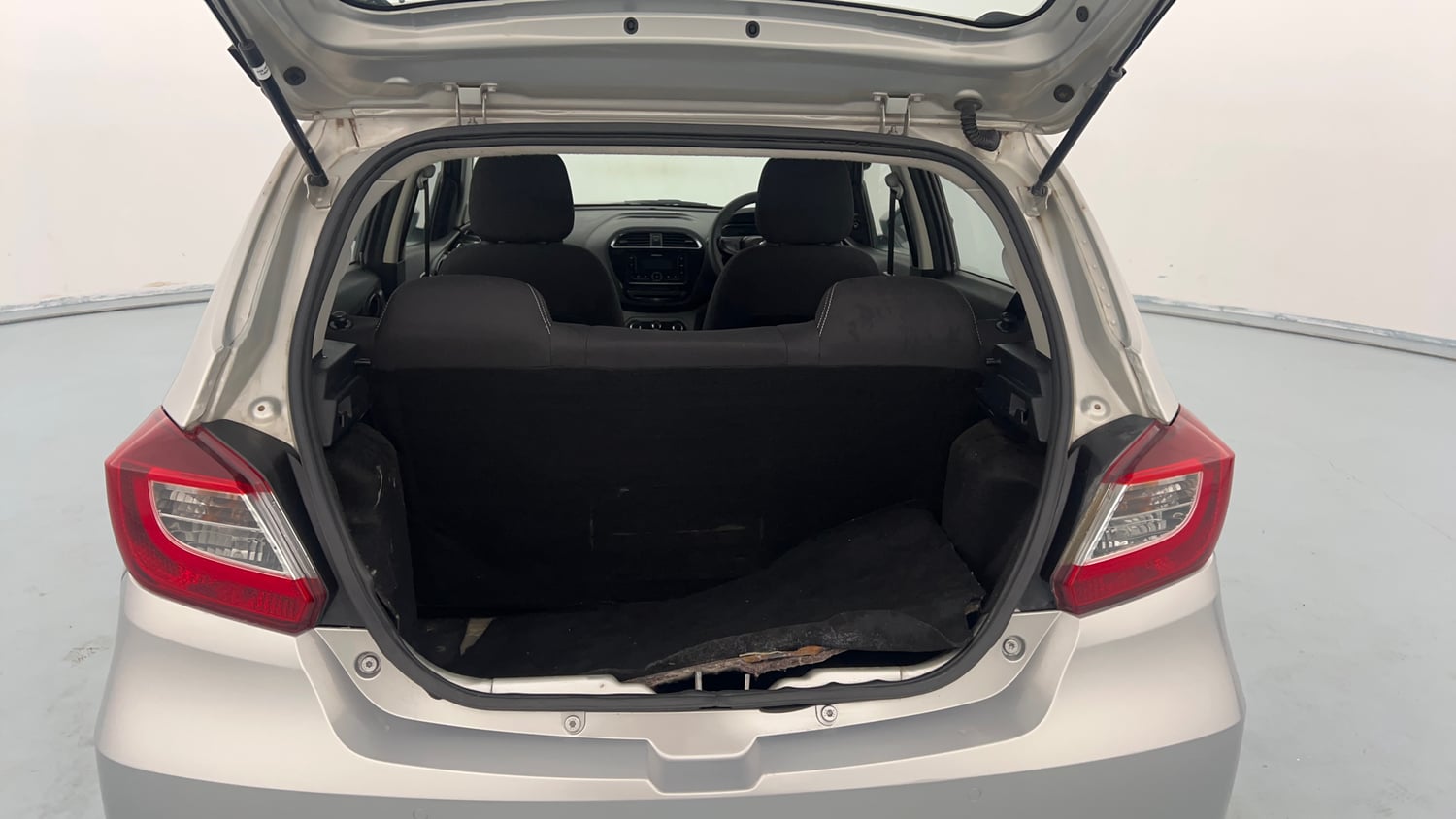 Used 2020 Tata Tiago XT Petrol Manual interior DICKY INSIDE VIEW