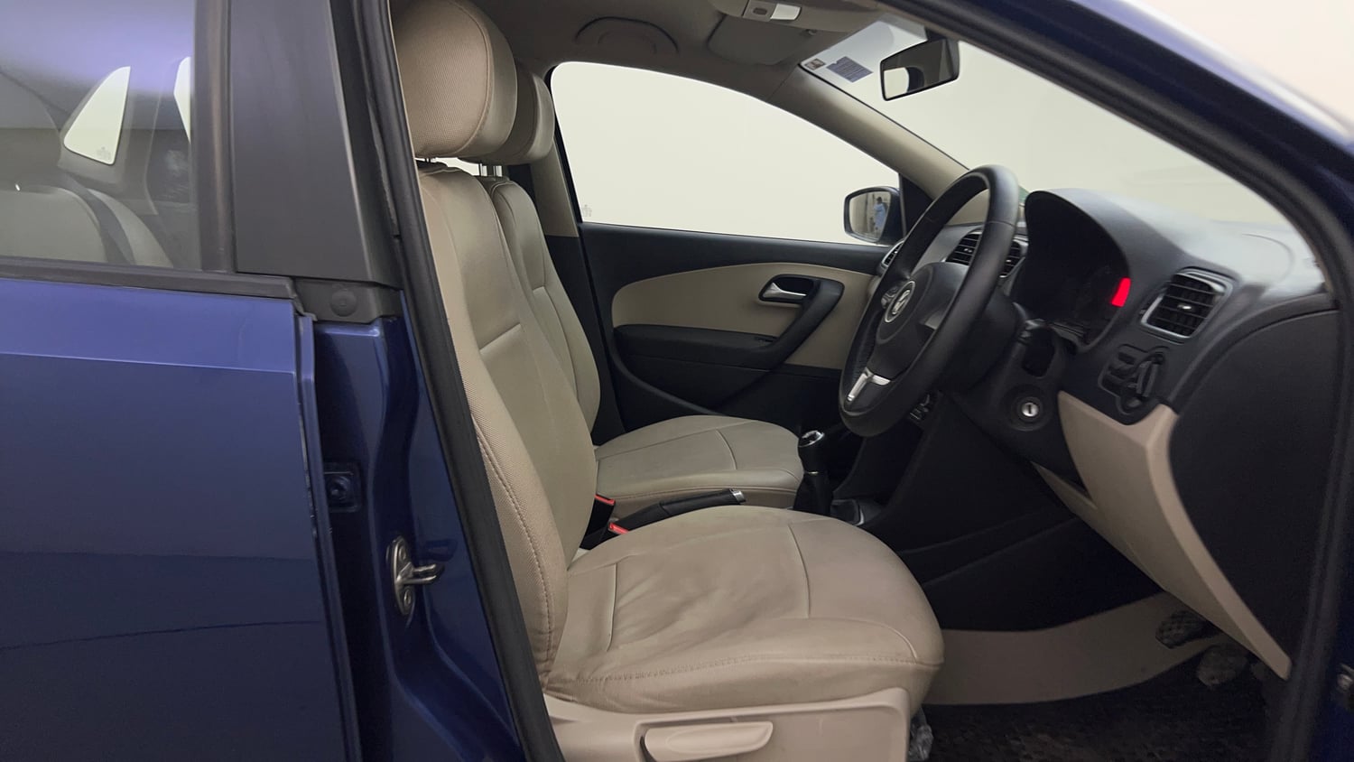 Used 2014 Volkswagen Polo Highline1.2L (P) Petrol Manual interior RIGHT SIDE FRONT DOOR CABIN VIEW