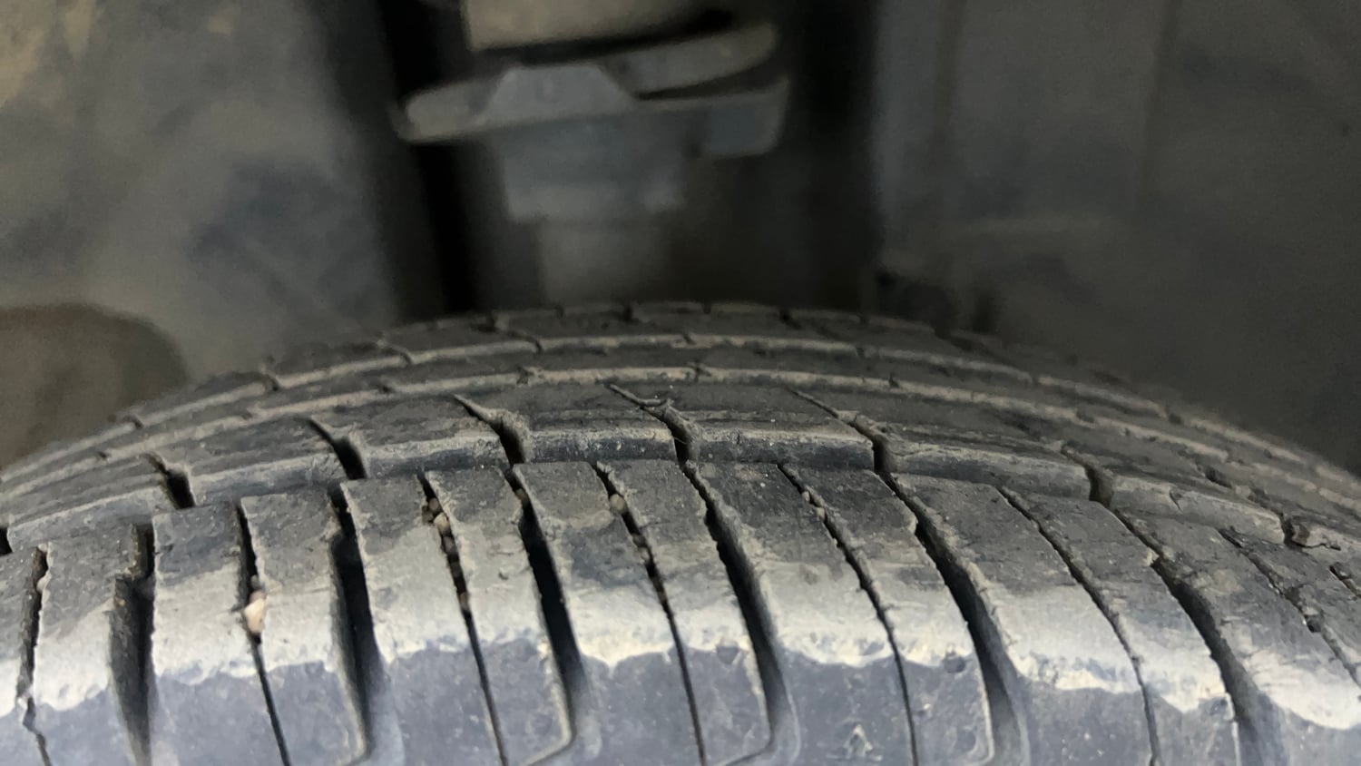 Used 2019 Renault Kwid 1.0 RXT AMT Opt Petrol Automatic tyres RIGHT FRONT TYRE TREAD VIEW