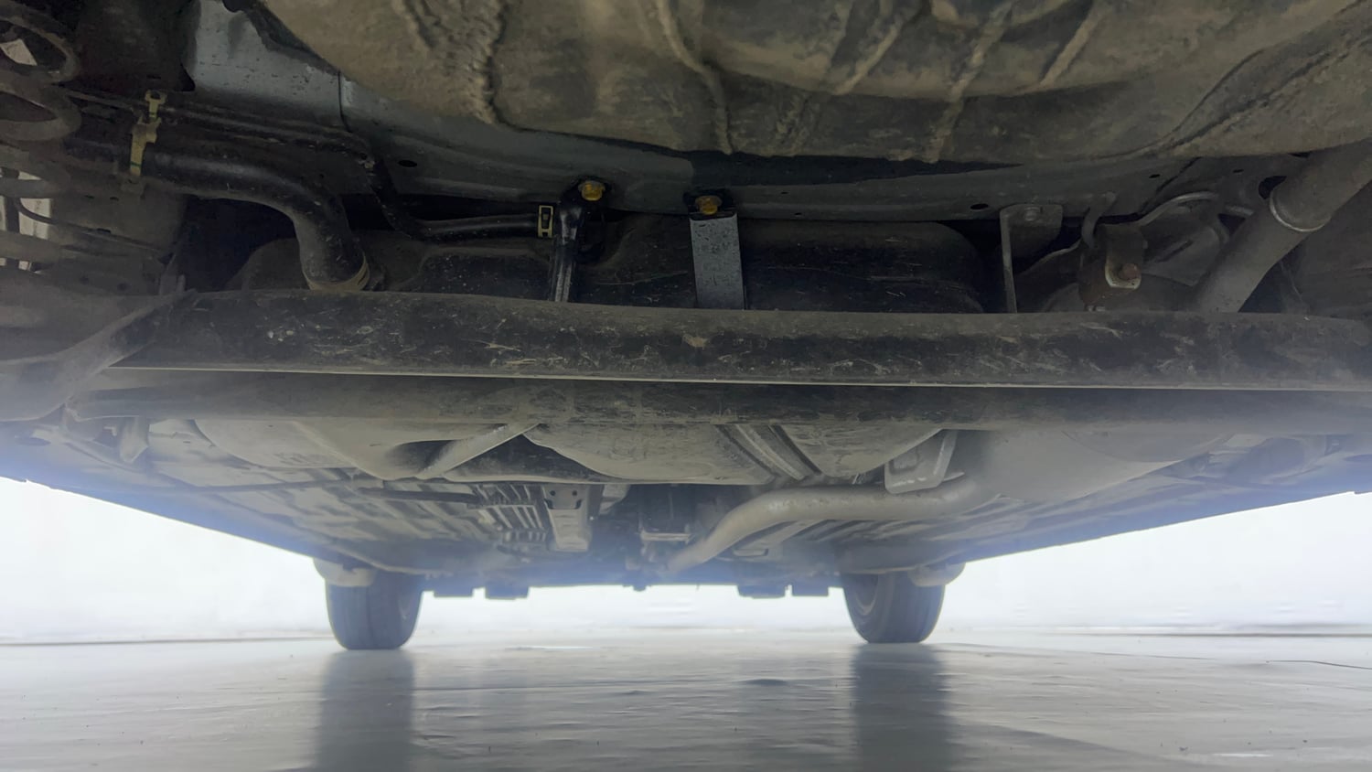 Used 2023 Honda Amaze VX CVT 1.2 Petrol Petrol Automatic extra REAR UNDERBODY VIEW (TAKEN FROM REAR)