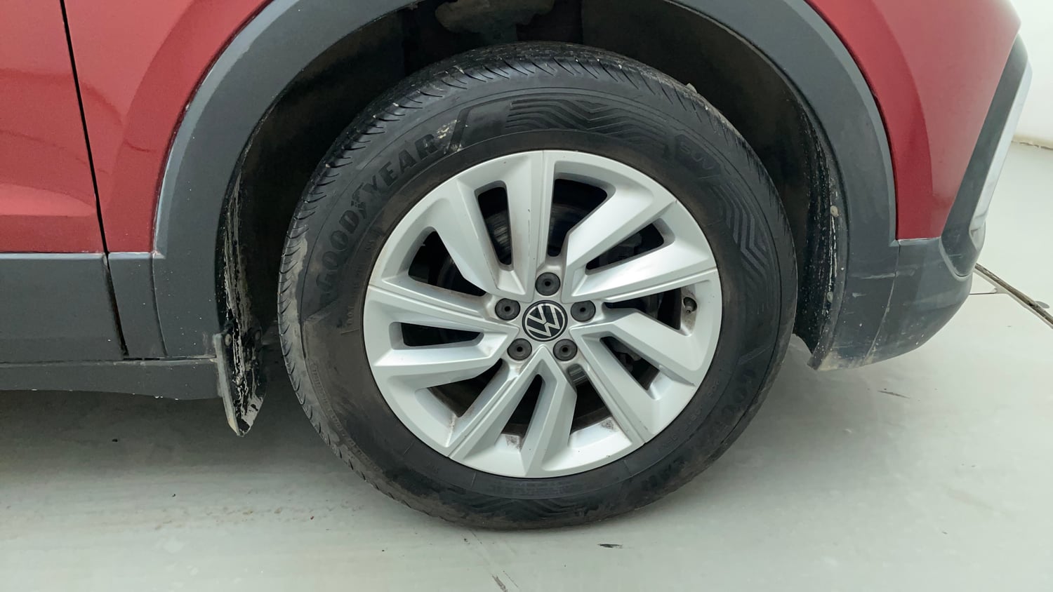 Used 2022 Volkswagen Taigun Highline 1.0 TSI MT Petrol Manual tyres RIGHT FRONT TYRE RIM VIEW