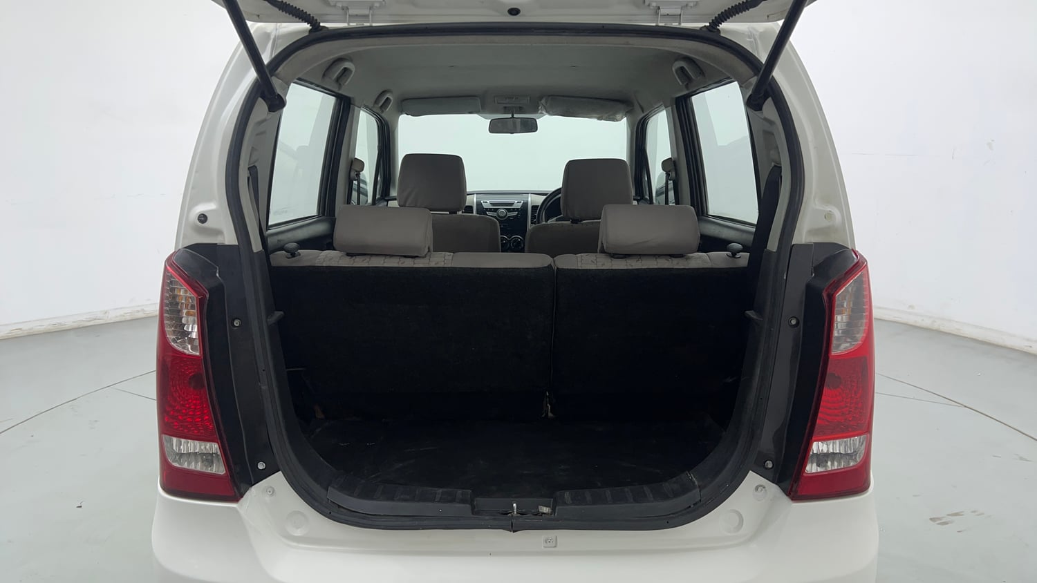 Used 2015 Maruti Suzuki Wagon R VXI Petrol Manual interior DICKY INSIDE VIEW