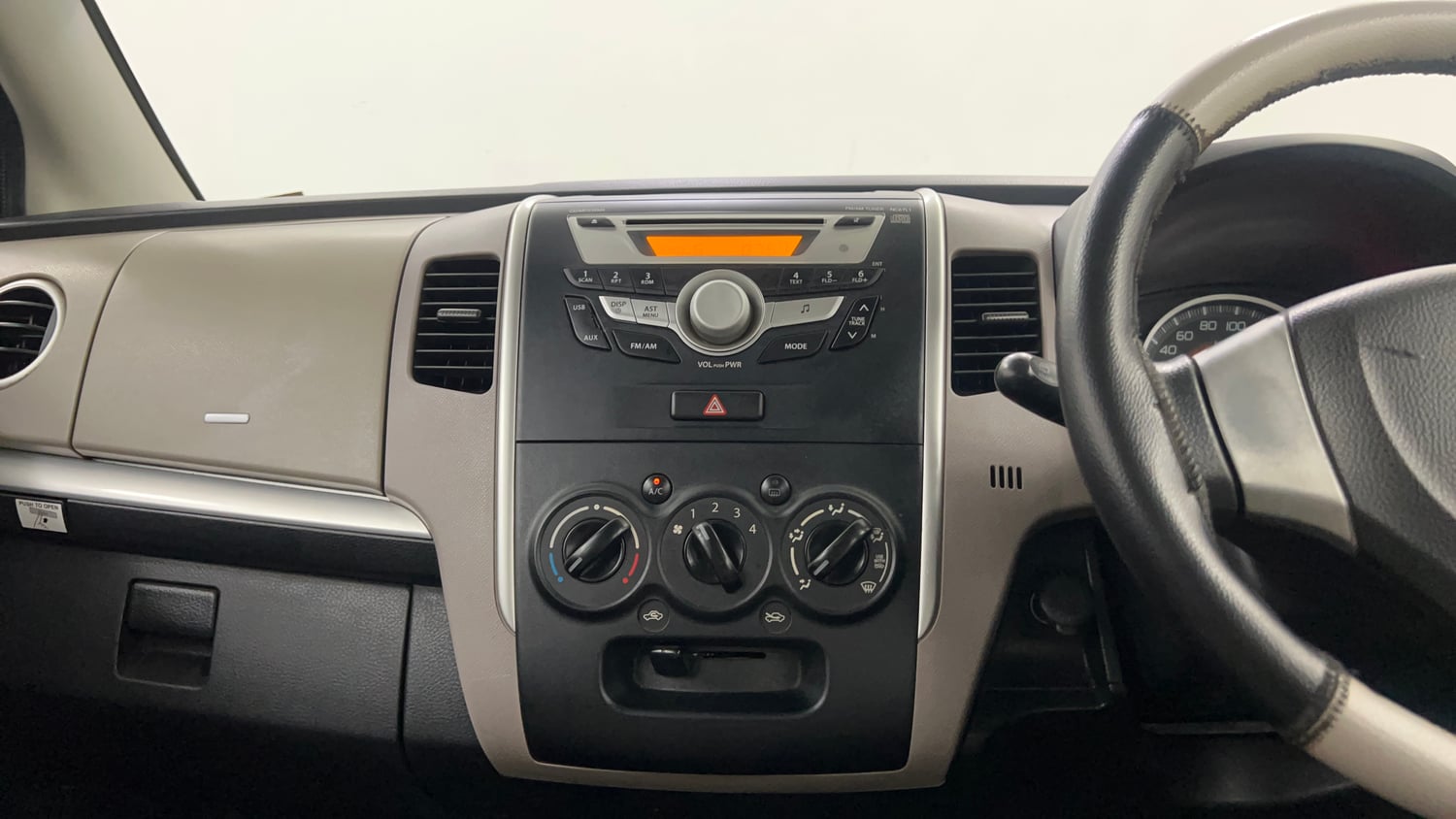 Used 2013 Maruti Suzuki Wagon R VXI Petrol Manual interior MUSIC SYSTEM & AC CONTROL VIEW