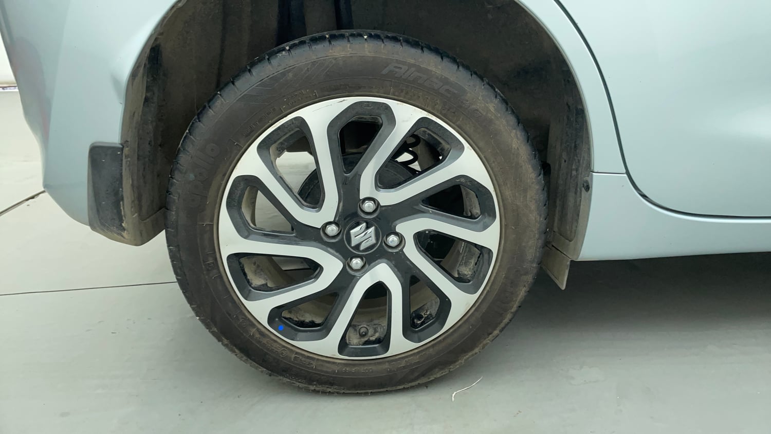 Used 2023 Maruti Suzuki Baleno Alpha AGS Petrol Automatic tyres RIGHT REAR TYRE RIM VIEW