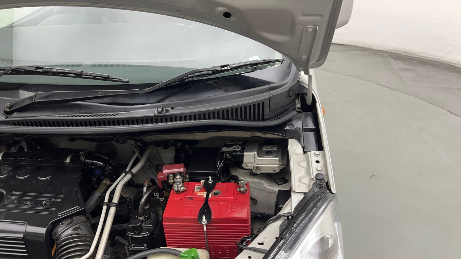 Used 2016 Maruti Suzuki Wagon R 1.0 VXI AMT Petrol Automatic engine ENGINE LEFT SIDE HINGE & APRON VIEW