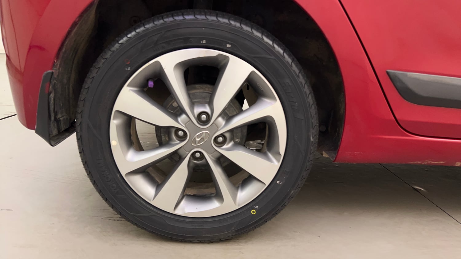 Used 2016 Hyundai Elite i20 Asta 1.2 Petrol Manual tyres RIGHT REAR TYRE RIM VIEW