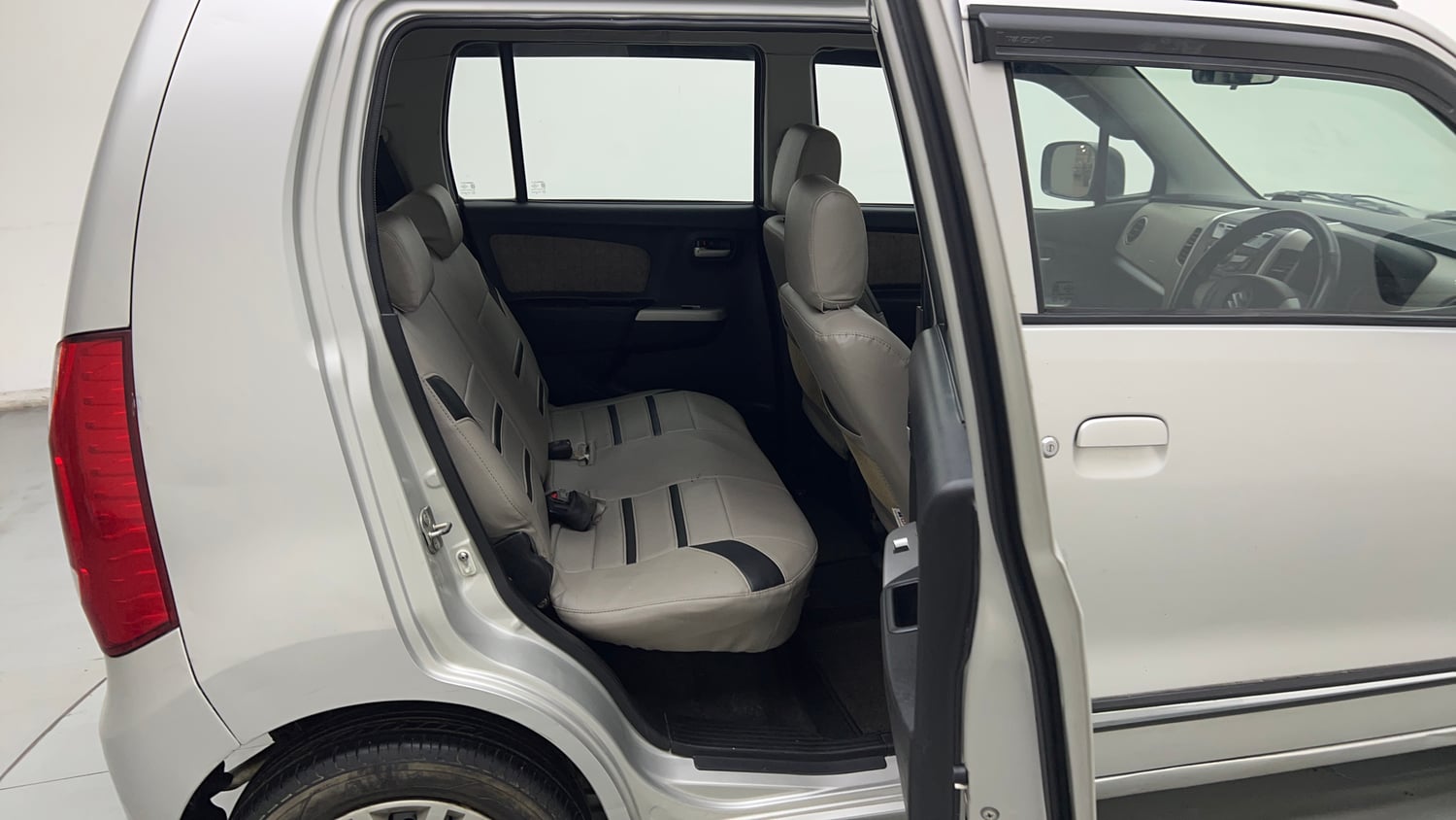 Used 2016 Maruti Suzuki Wagon R 1.0 VXI AMT Petrol Automatic interior RIGHT SIDE REAR DOOR CABIN VIEW