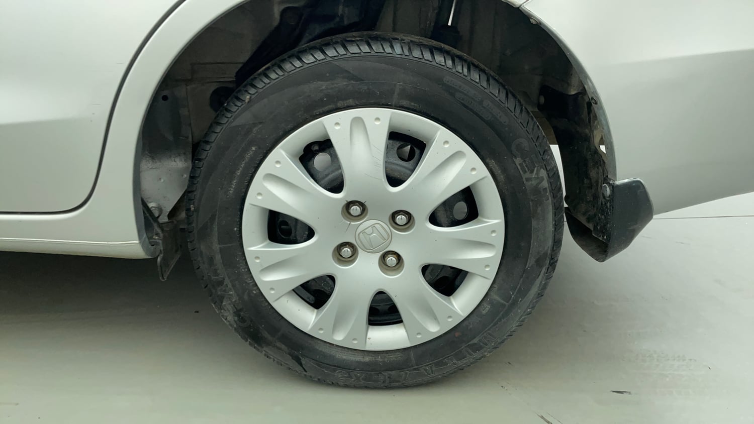 Used 2014 Honda Amaze 1.2 S i-VTEC Petrol Manual tyres LEFT REAR TYRE RIM VIEW