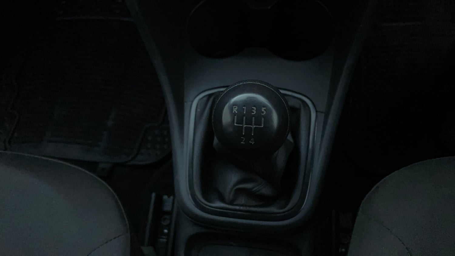 Used 2016 Volkswagen Polo Comfortline 1.2L (P) Petrol Manual interior GEAR  KNOB VIEW