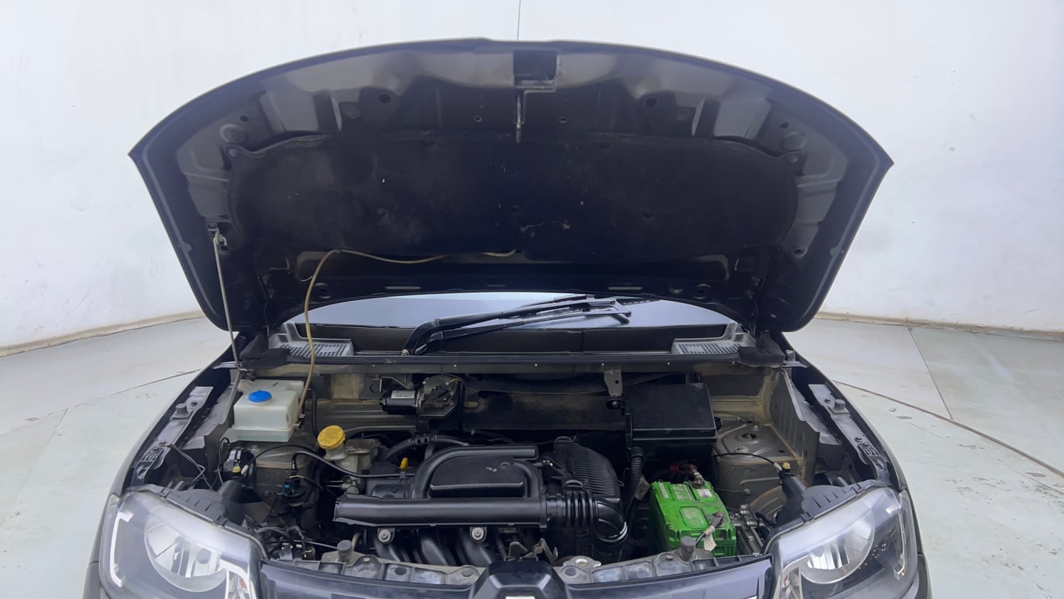 Used 2019 Renault Kwid 1.0 RXT AMT Opt Petrol Automatic engine ENGINE & BONNET OPEN FRONT VIEW