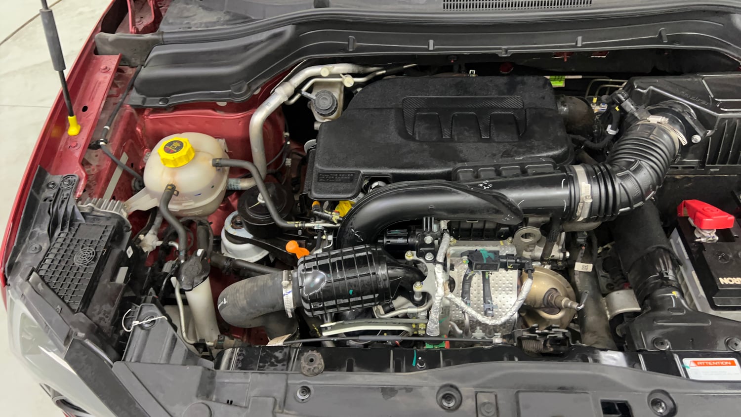 Used 2024 Mahindra XUV 3XO AX7 1.2 Petrol AT Petrol Automatic engine ENGINE RIGHT SIDE VIEW