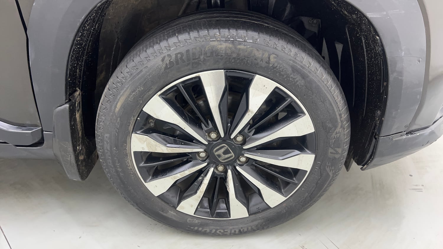 Used 2023 Honda Elevate VX MT Petrol Manual tyres RIGHT FRONT TYRE RIM VIEW
