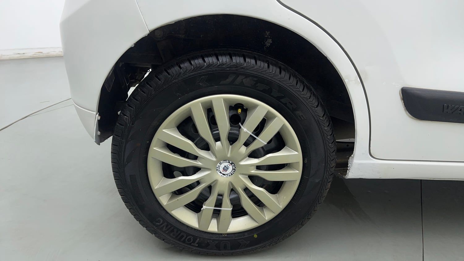 Used 2015 Maruti Suzuki Wagon R VXI Petrol Manual tyres RIGHT REAR TYRE RIM VIEW