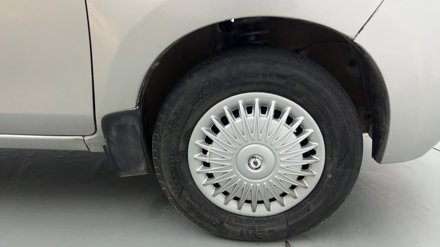 Used 2023 Maruti Suzuki Alto 800 LXi (O) CNG Cng Manual tyres RIGHT FRONT TYRE RIM VIEW