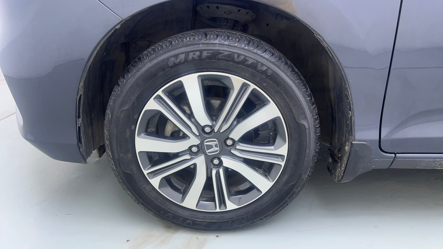Used 2023 Honda Amaze VX CVT 1.2 Petrol Petrol Automatic tyres LEFT FRONT TYRE RIM VIEW