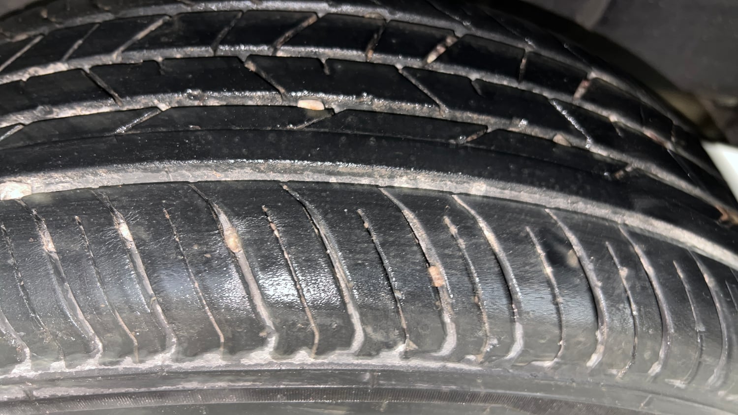 Used 2023 Renault Kiger RXZ MT Petrol Manual tyres LEFT REAR TYRE TREAD VIEW
