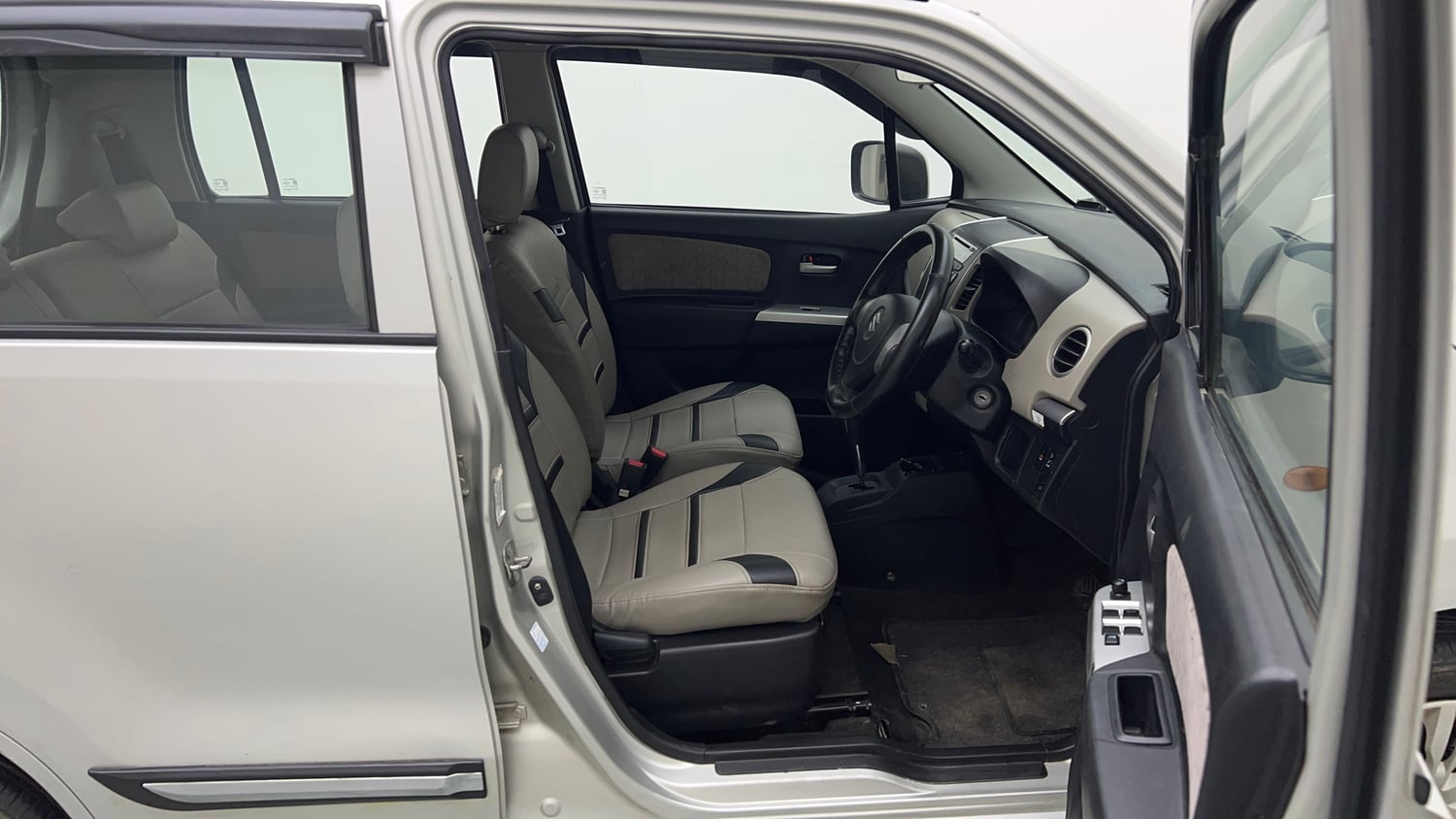 Used 2016 Maruti Suzuki Wagon R 1.0 VXI AMT Petrol Automatic interior RIGHT SIDE FRONT DOOR CABIN VIEW