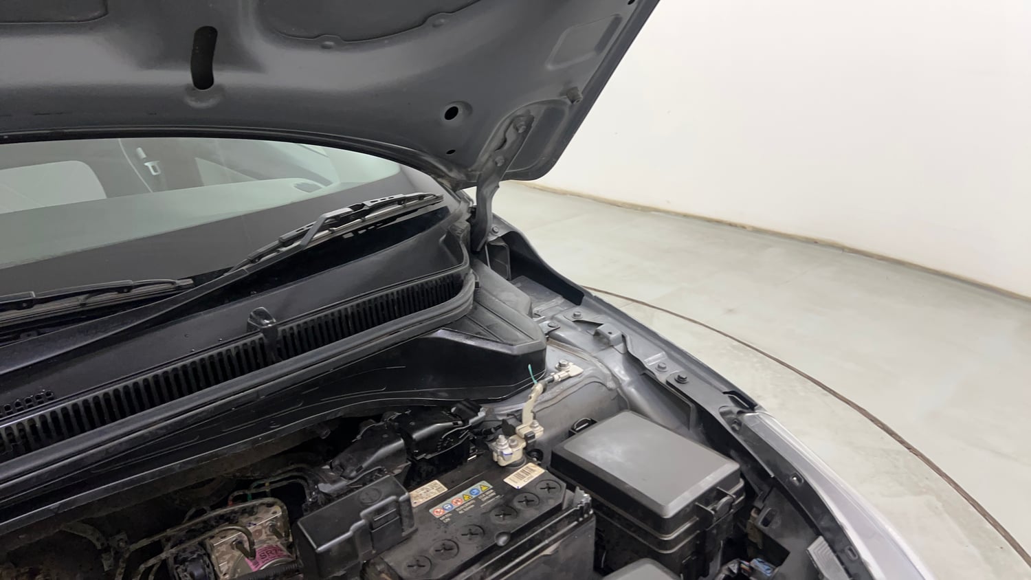 Used 2025 Hyundai New i20 Asta (O) 1.2 IVT Petrol Automatic engine ENGINE LEFT SIDE HINGE & APRON VIEW