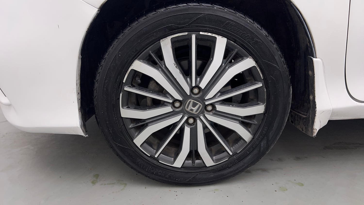 Used 2017 Honda City VX CVT Petrol Petrol Automatic tyres LEFT FRONT TYRE RIM VIEW