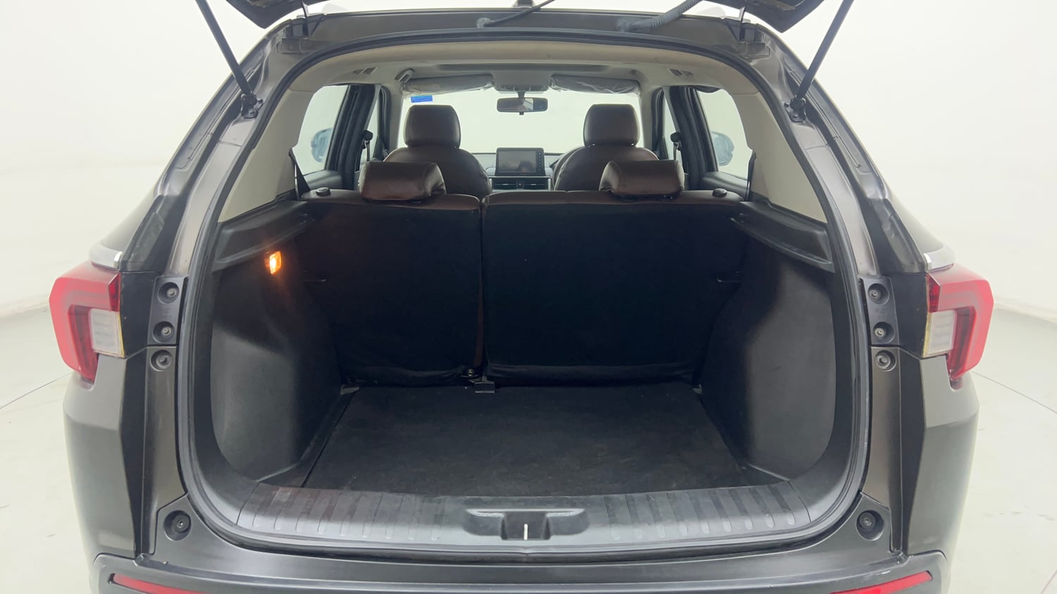 Used 2023 Honda Elevate VX MT Petrol Manual interior DICKY INSIDE VIEW