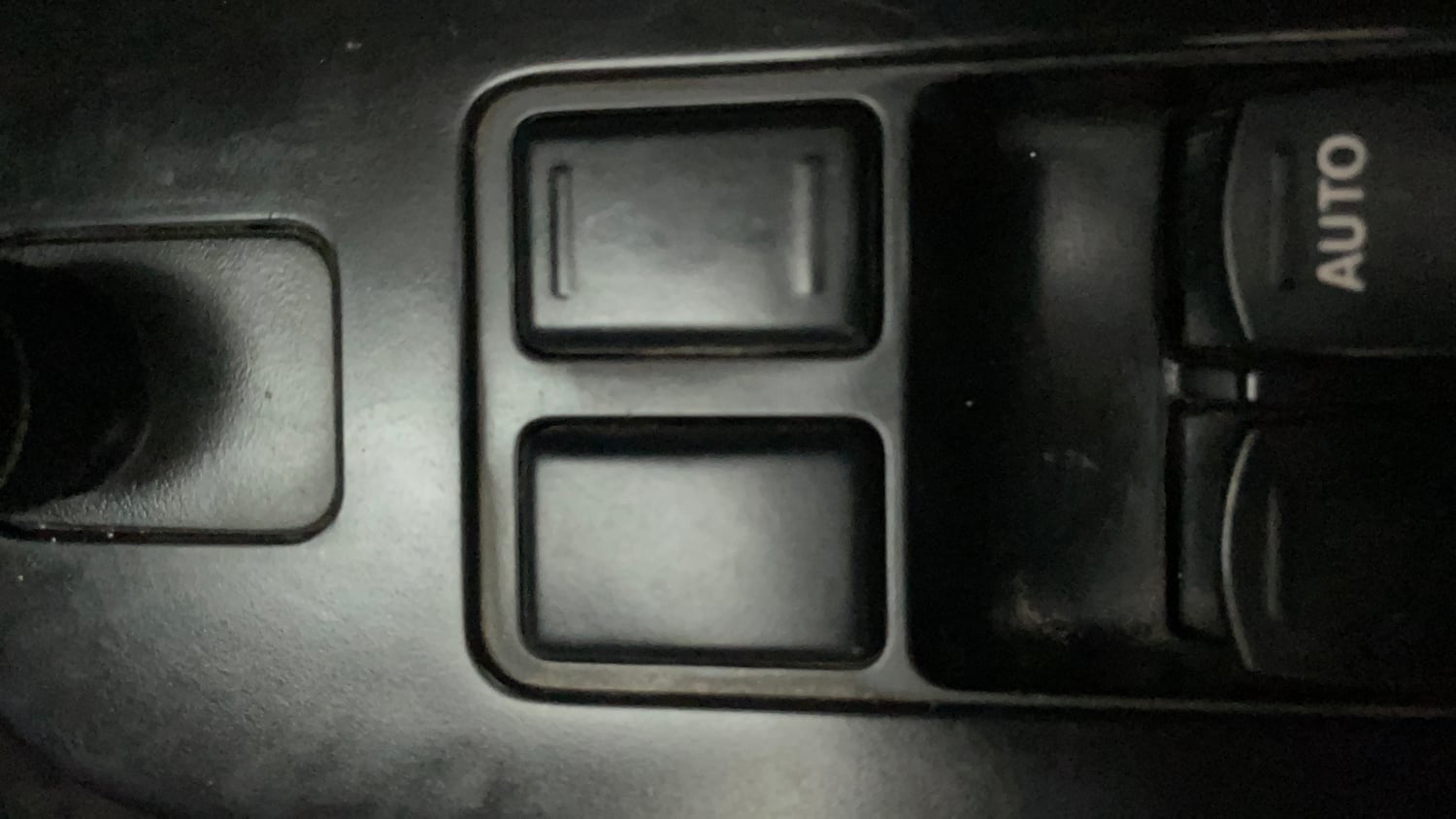 Used 2014 Maruti Suzuki Swift VXI CNG (Outside Fitted) Cng Manual top_features Central locking