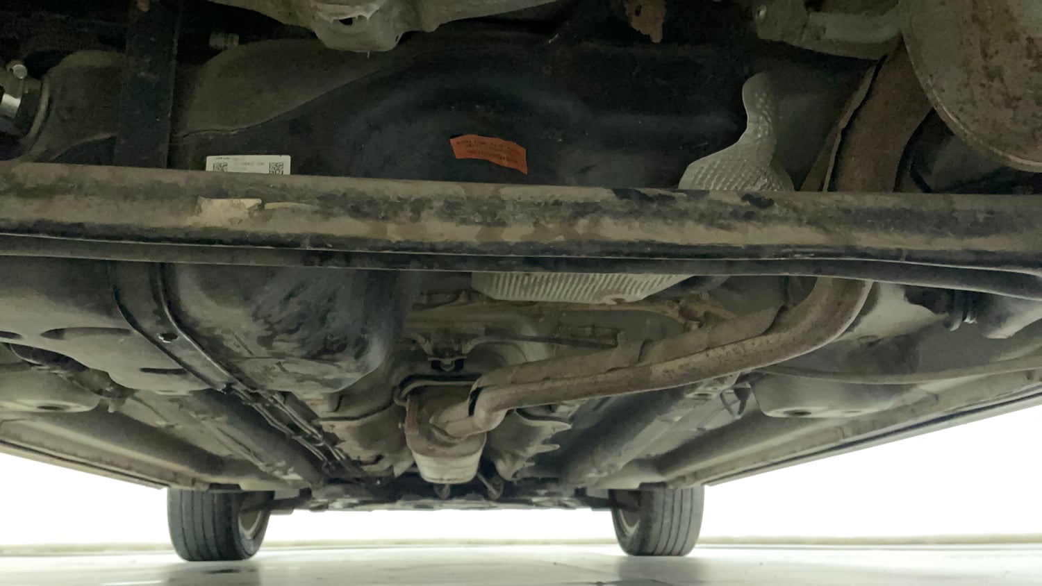 Used 2021 Mahindra XUV 300 W8 (O) 1.2 Petrol Petrol Manual extra REAR UNDERBODY VIEW (TAKEN FROM REAR)