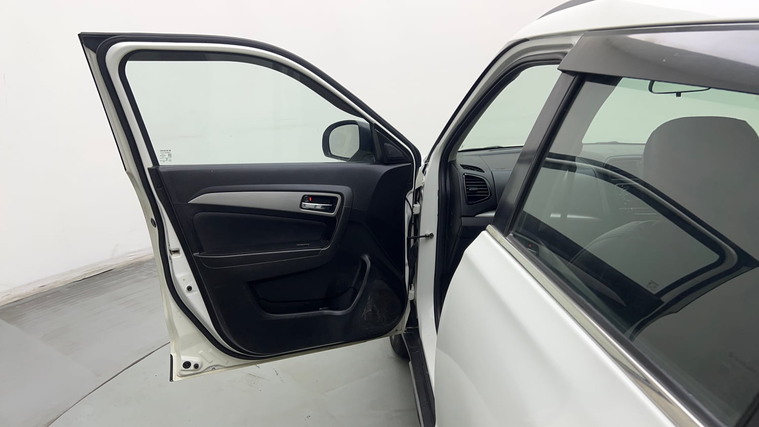 Used 2018 maruti-suzuki Vitara Brezza ZDi AGS Diesel Automatic interior LEFT FRONT DOOR OPEN VIEW