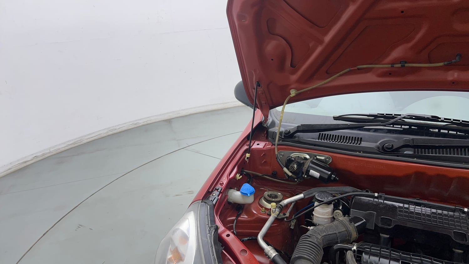 Used 2013 Maruti Suzuki Alto 800 Lxi Petrol Manual engine ENGINE RIGHT SIDE HINGE & APRON VIEW