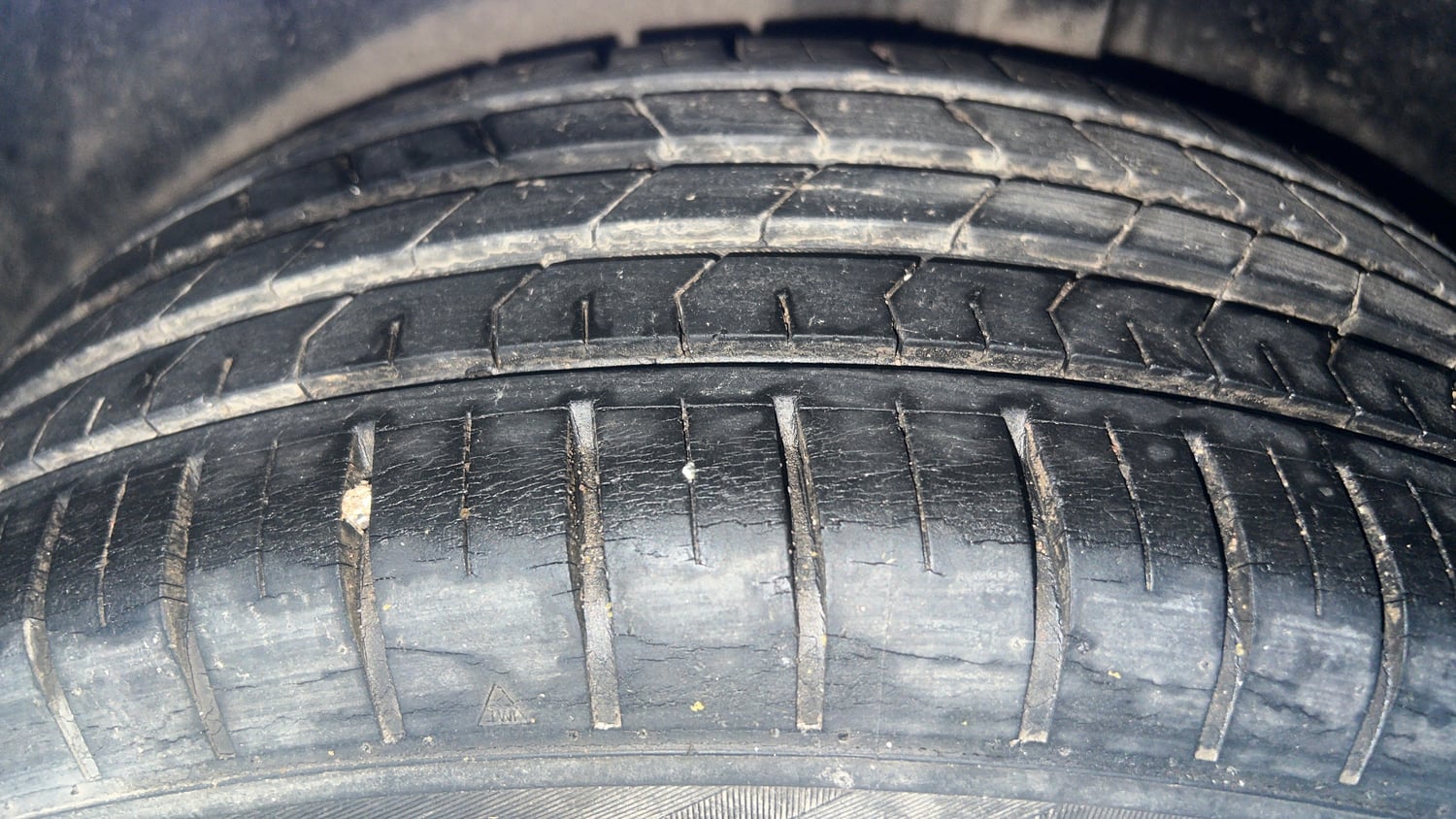 Used 2019 Volkswagen Polo Highline Plus 1.0 (P) 16 Alloy Petrol Manual tyres LEFT REAR TYRE TREAD VIEW
