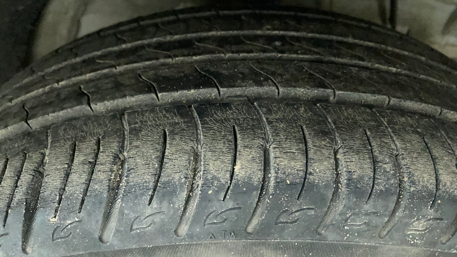 Used 2021 Mahindra XUV 300 W8 (O) 1.2 Petrol Petrol Manual tyres RIGHT FRONT TYRE TREAD VIEW