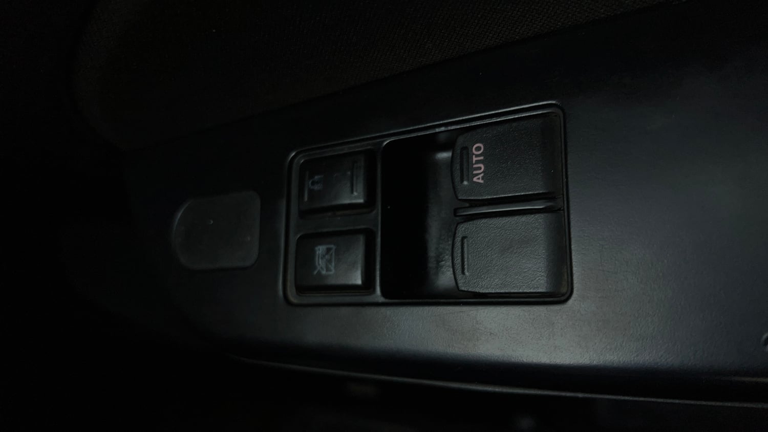 Used 2017 Maruti Suzuki Swift Lxi (O) Petrol Manual top_features Power windows
