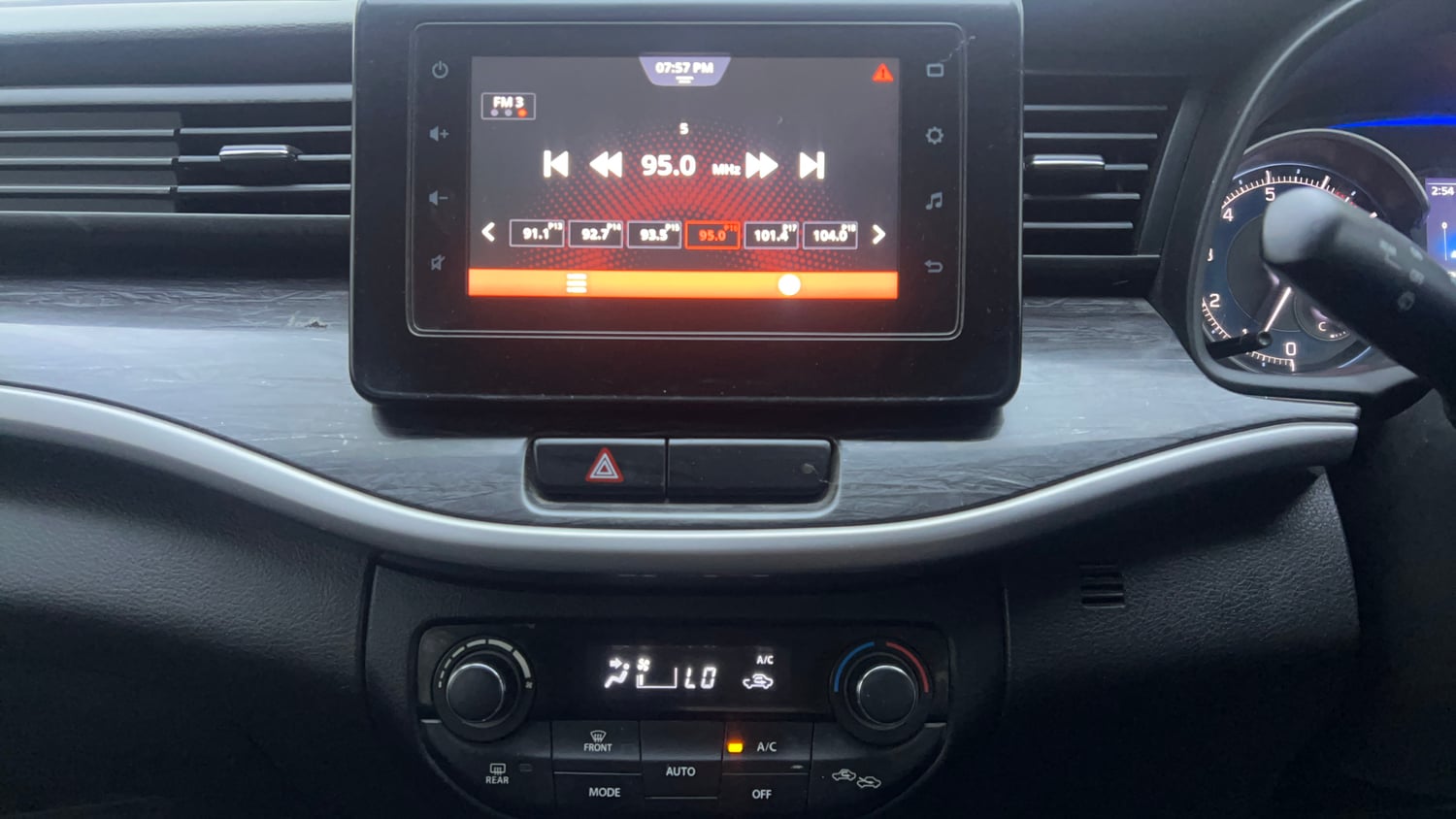 Used 2022 Maruti Suzuki XL6 Alpha AT Petrol Petrol Automatic interior MUSIC SYSTEM & AC CONTROL VIEW
