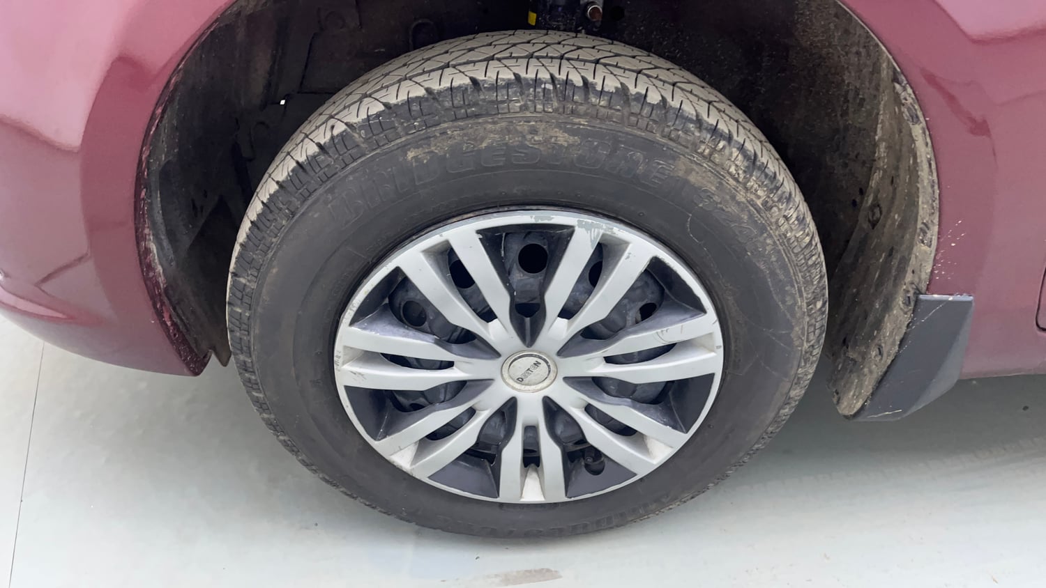Used 2016 Maruti Suzuki Swift VXi Petrol Manual tyres LEFT FRONT TYRE RIM VIEW