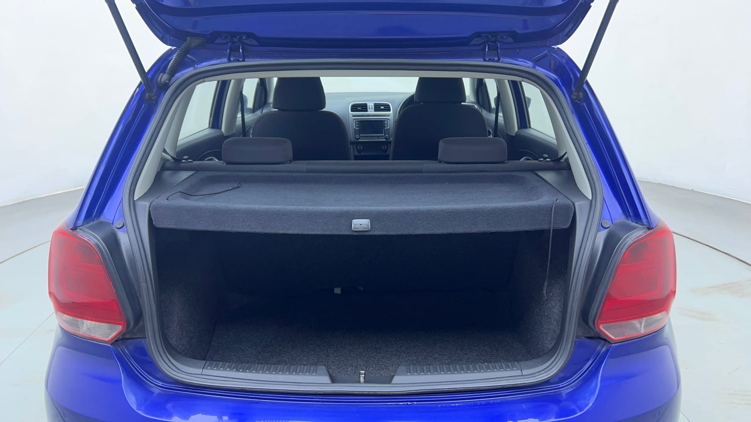 Used 2019 Volkswagen Polo Highline Plus 1.0 (P) 16 Alloy Petrol Manual interior DICKY INSIDE VIEW