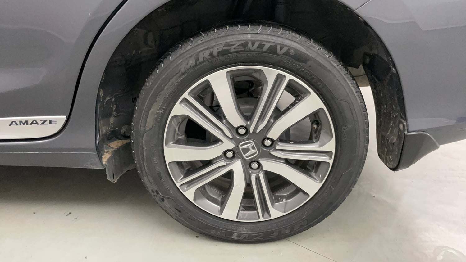 Used 2023 Honda Amaze VX MT 1.2 Petrol Petrol Manual tyres LEFT REAR TYRE RIM VIEW