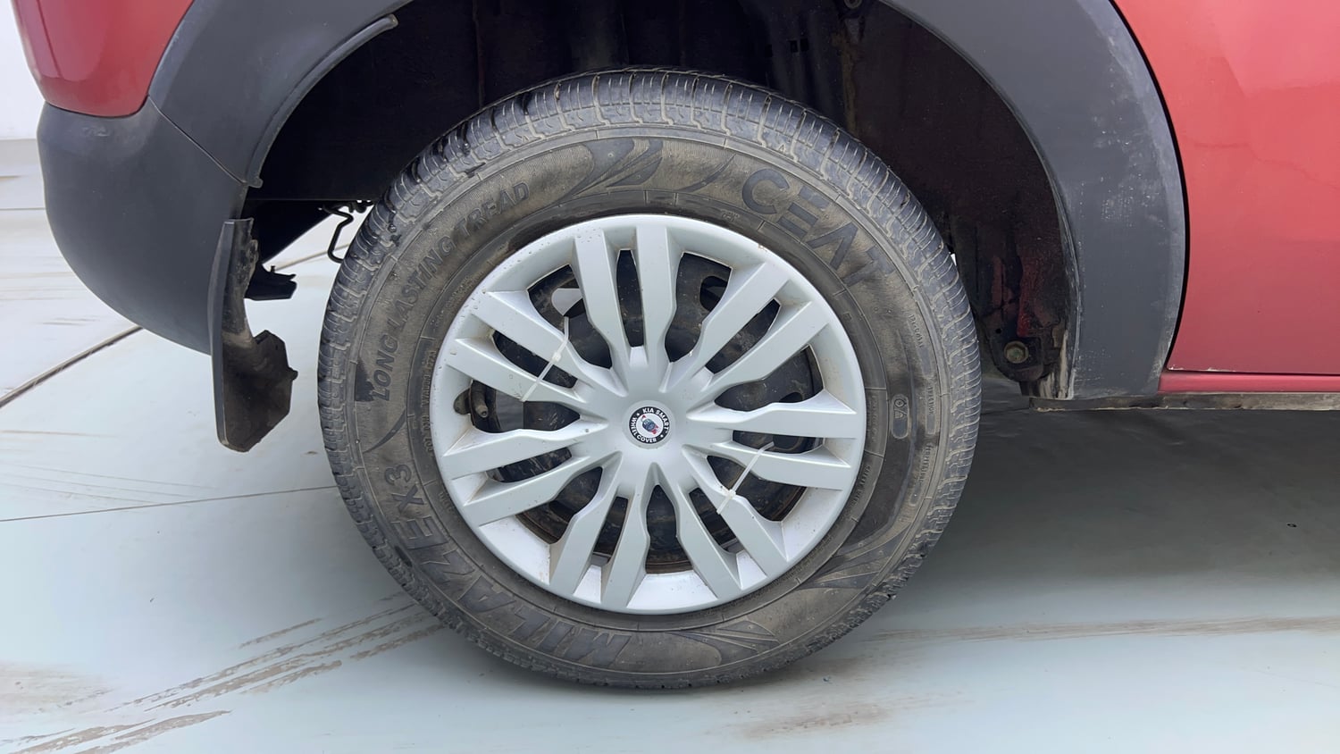 Used 2019 Renault Triber RXE Petrol Manual tyres RIGHT REAR TYRE RIM VIEW