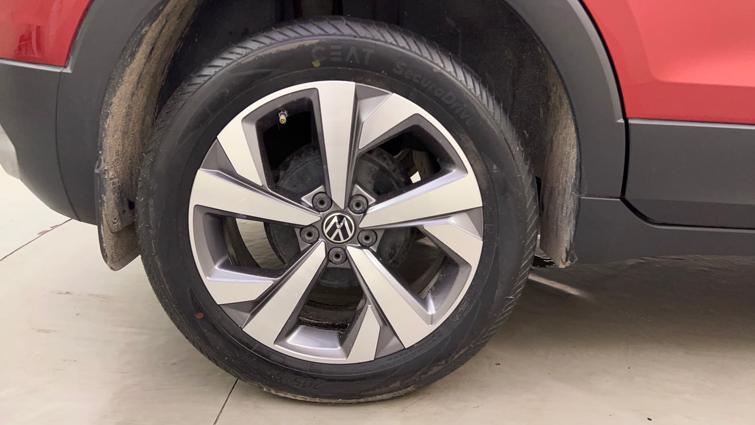 Used 2023 Volkswagen Taigun Topline 1.0 TSI AT Petrol Automatic tyres RIGHT REAR TYRE RIM VIEW